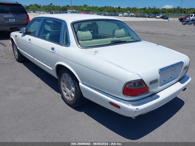 1998 JAGUAR XJ8 SAJKX6243WC841262 Photo 2