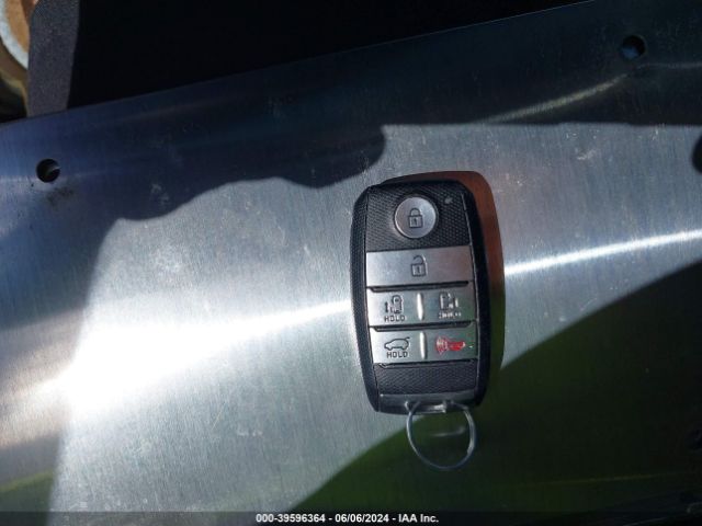 KNDMB5C14J6350789 KIA SEDONA LX