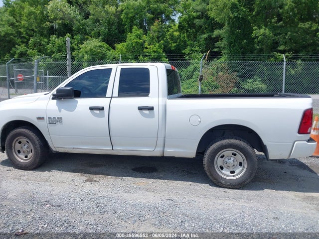 1C6RR7FT4NS199807 RAM 1500 Classic Tradesman Quad Cab 4x4 6'4 Box