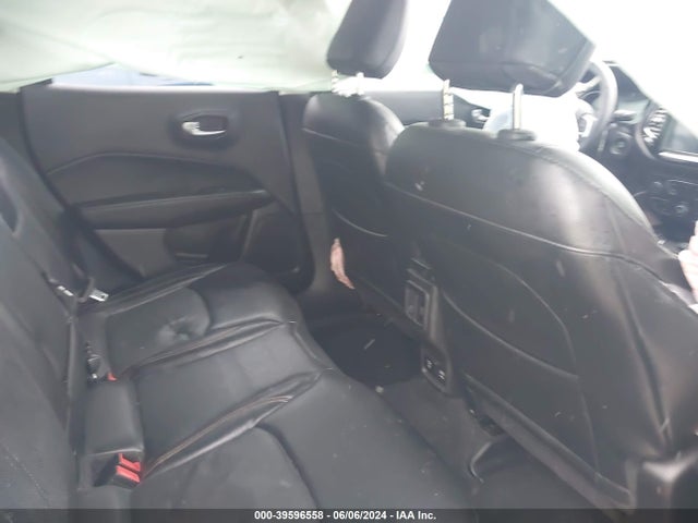 3C4NJCCB7JT369010 Jeep Compass Limited Fwd