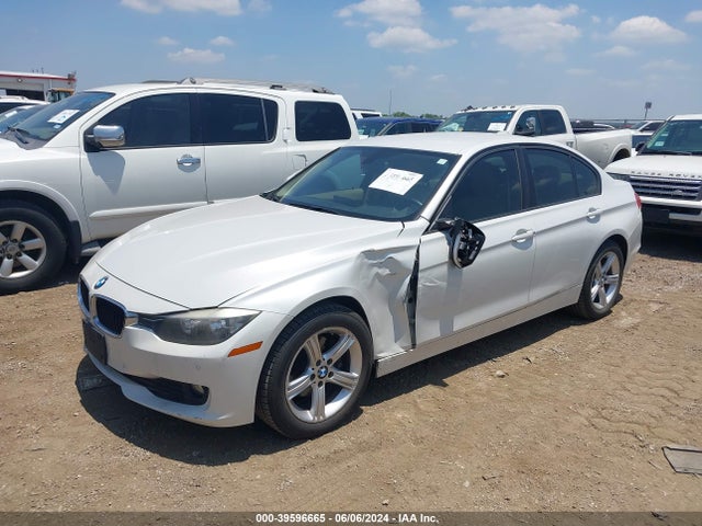 BMW 320i 2015 WBA3B1G52FNT02297 Image 2