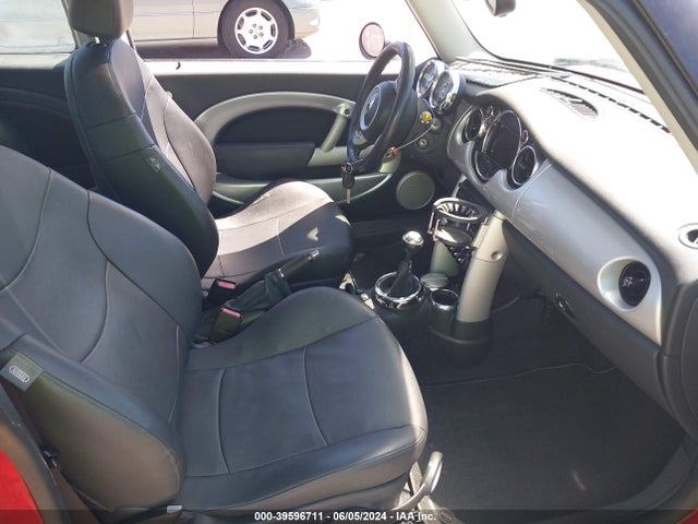 2005 MINI COOPER S WMWRE33525TL11417 Photo 4