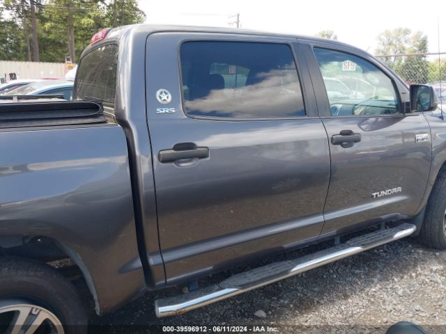 5TFDW5F11EX341886 Toyota Tundra Sr5 5.7l V8