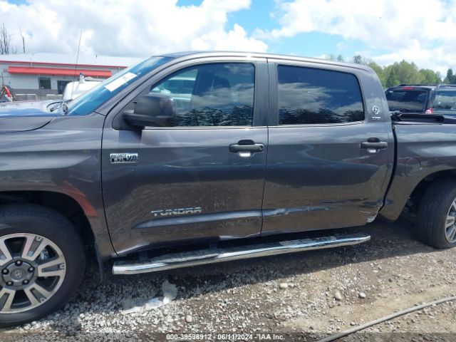 5TFDW5F11EX341886 Toyota Tundra Sr5 5.7l V8