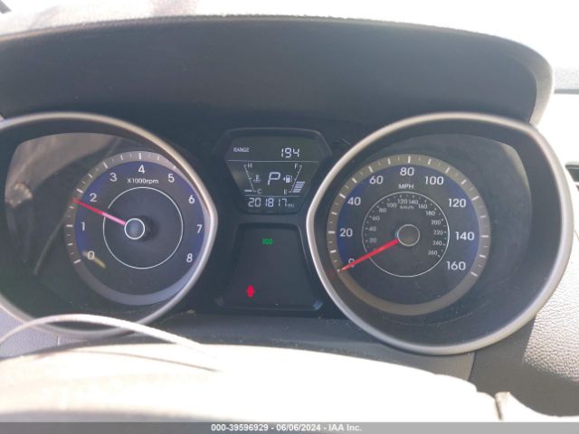 KMHDH4AE2FU266662 Hyundai ELANTRA SE