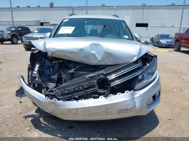 WVGAV7AX8FW523567 Volkswagen TIGUAN S