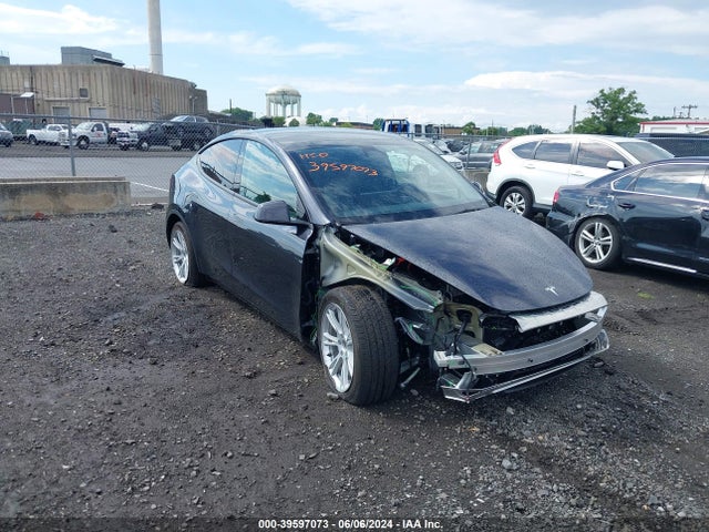 2024 TESLA MODEL Y 7SAYGAEE8RF059937 Photo 0