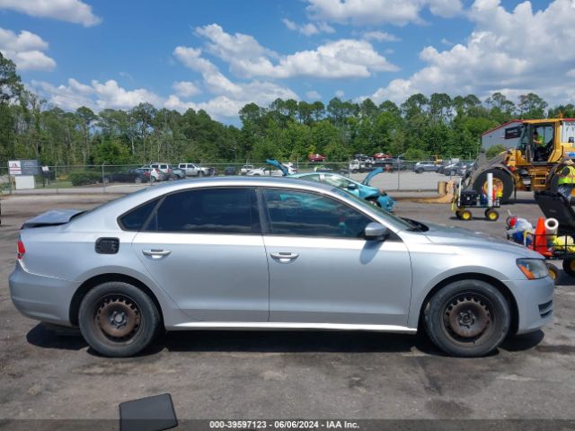 1VWAP7A30EC011889 Volkswagen Passat 2.5l S