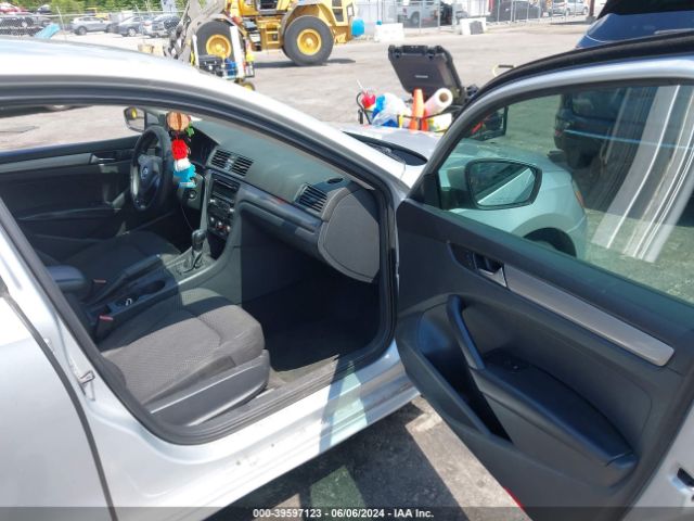 1VWAP7A30EC011889 Volkswagen Passat 2.5l S