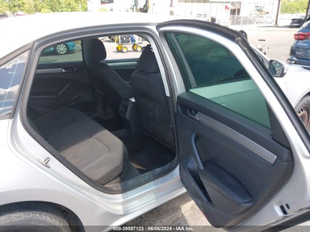1VWAP7A30EC011889 Volkswagen Passat 2.5l S