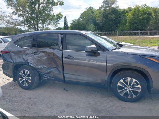 Toyota Highlander Xle 2024 5TDKDRAH7RS052872 Image 13
