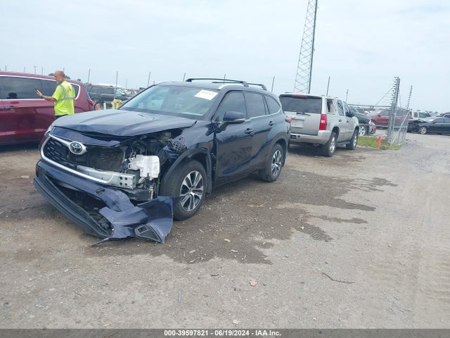 Toyota Highlander Xle 2021 5TDGZRAH1MS535712 Image 2