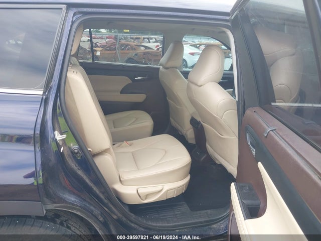 Toyota Highlander Xle 2021 5TDGZRAH1MS535712 Image 8