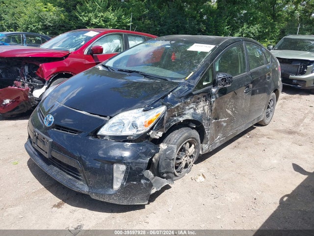 Toyota Prius Two 2015 JTDKN3DU5F1873786 Image 2