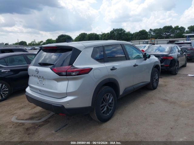 5N1BT3AA5RC703089 Nissan Rogue S Fwd