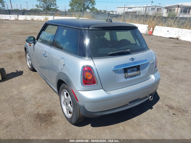 2009 MINI COOPER WMWMF33549TW74413 Photo 2