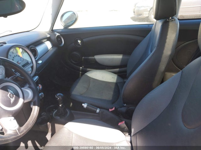 2009 MINI COOPER WMWMF33549TW74413 Photo 4