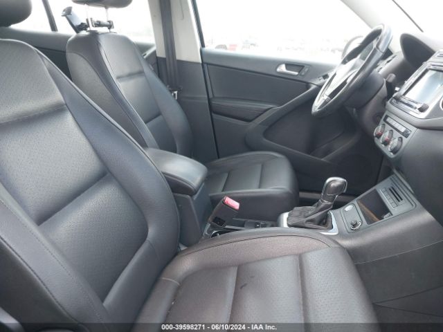 WVGAV7AX0HK002238 Volkswagen Tiguan 2.0t/2.0t S