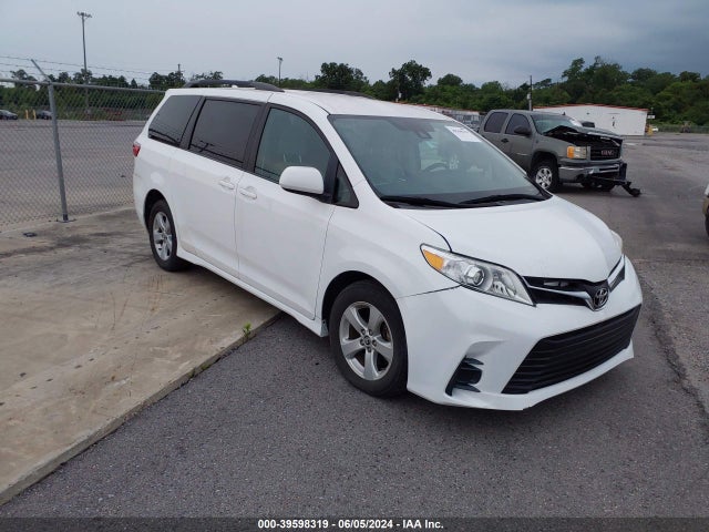 Toyota Sienna Le 8 Passenger 2018 5TDKZ3DC5JS957775 головне зображення