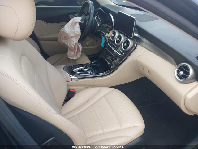 55SWF4JB4GU106431 Mercedes-Benz C 300 Luxury/sport