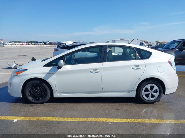 Toyota Prius Two 2015 JTDKN3DU7F0455154 Image 14