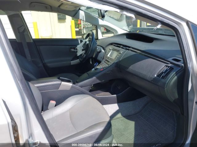 JTDKN3DU6F0464718 Toyota Prius Four