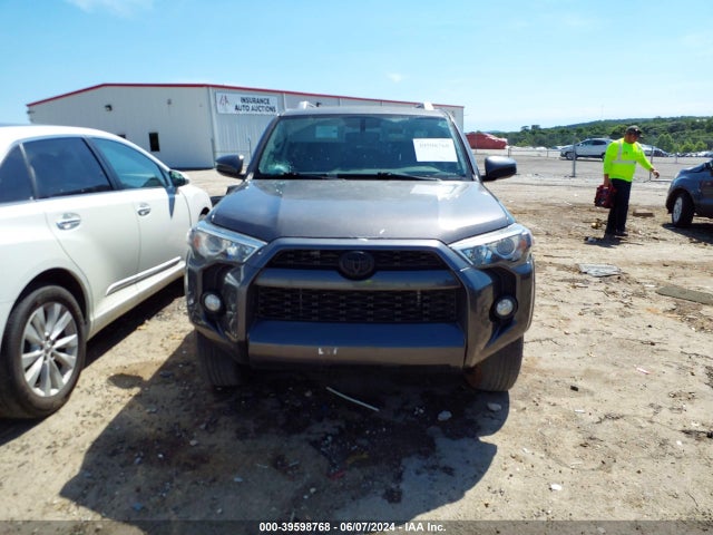 Toyota 4RUNNER SR5 2018 JTEZU5JR9J5167463 Image 12