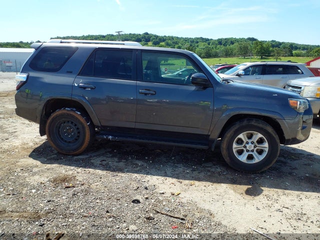 Toyota 4RUNNER SR5 2018 JTEZU5JR9J5167463 Image 13