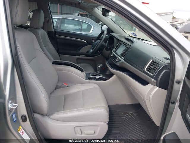 Toyota Highlander Limited 2017 5TDYZRFH6HS197615 Image 5