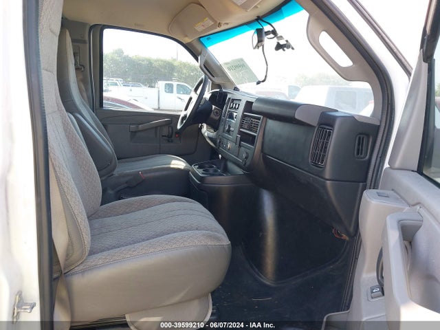 Chevrolet Express 2500 Work Van 2016 1GCWGAFF9G1295644 Image 5