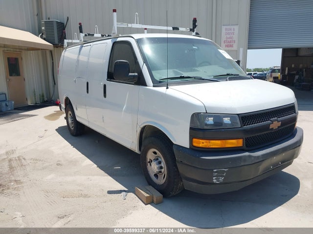 Chevrolet Express 2500 Work Van 2018 1GCWGAFP4J1339873 головне зображення