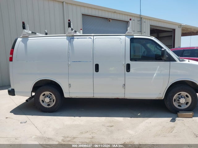 Chevrolet Express 2500 Work Van 2018 1GCWGAFP4J1339873 Image 13