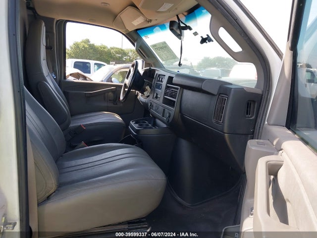 Chevrolet Express 2500 Work Van 2018 1GCWGAFP4J1339873 Image 5