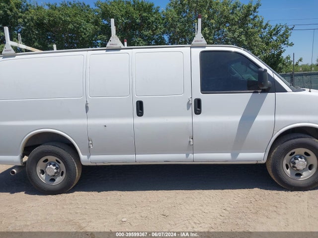 Chevrolet Express 2500 Work Van 2018 1GCWGAFPXJ1338663 Image 12