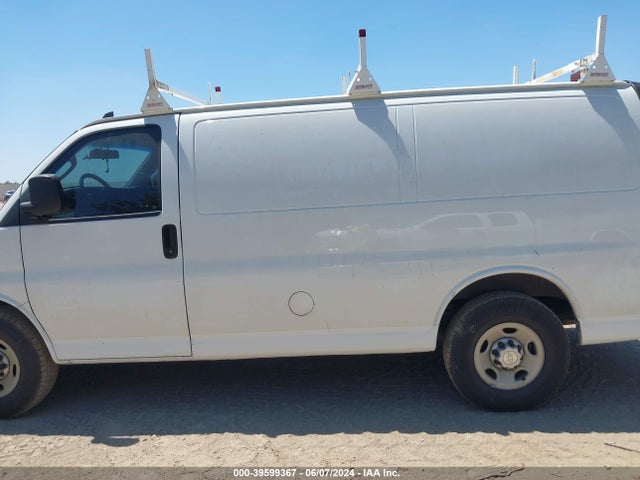Chevrolet Express 2500 Work Van 2018 1GCWGAFPXJ1338663 Image 13