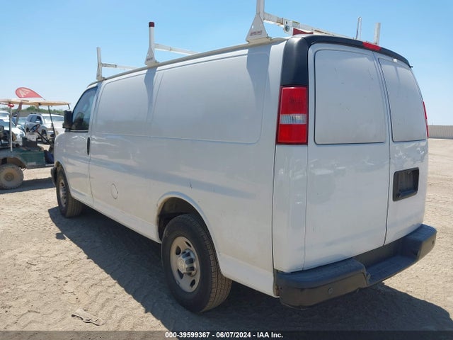 Chevrolet Express 2500 Work Van 2018 1GCWGAFPXJ1338663 Image 3