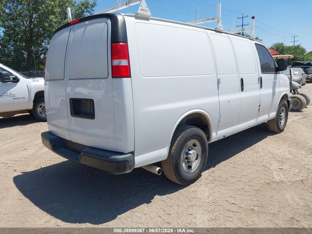 Chevrolet Express 2500 Work Van 2018 1GCWGAFPXJ1338663 Image 4