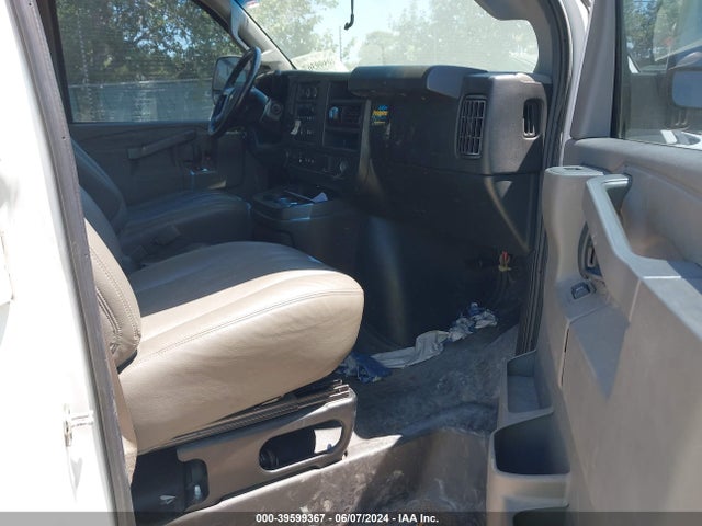Chevrolet Express 2500 Work Van 2018 1GCWGAFPXJ1338663 Image 5
