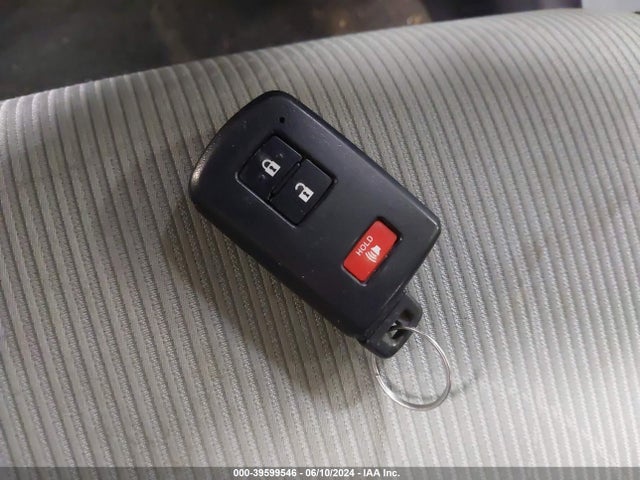 Toyota Prius C Three 2014 JTDKDTB35E1082234 Image 11