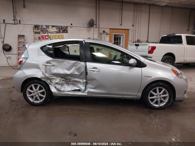 Toyota Prius C Three 2014 JTDKDTB35E1082234 Image 13