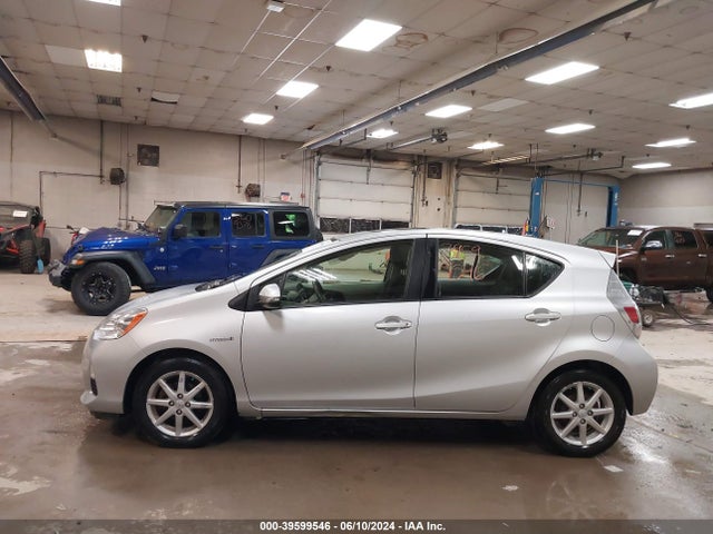 Toyota Prius C Three 2014 JTDKDTB35E1082234 Image 14