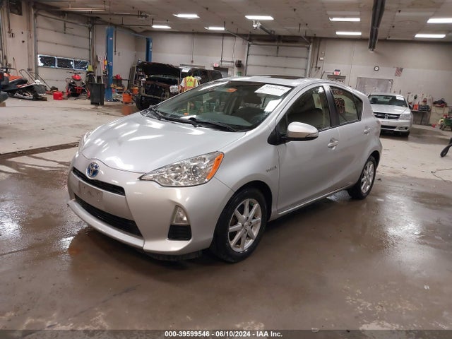 Toyota Prius C Three 2014 JTDKDTB35E1082234 Image 2