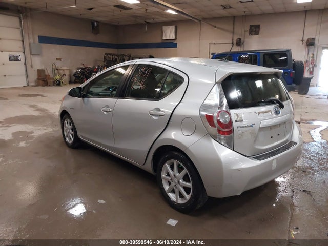 Toyota Prius C Three 2014 JTDKDTB35E1082234 Image 3