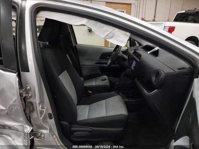 Toyota Prius C Three 2014 JTDKDTB35E1082234 Image 5