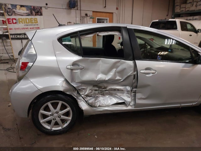 Toyota Prius C Three 2014 JTDKDTB35E1082234 Image 6