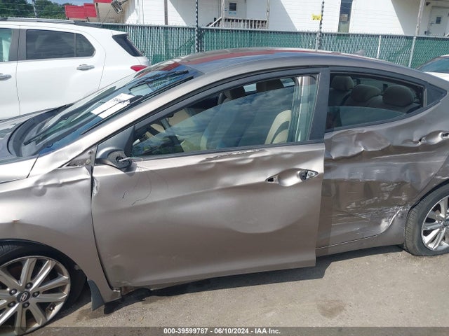 Hyundai ELANTRA SE 2015 5NPDH4AE8FH583988 Image 18