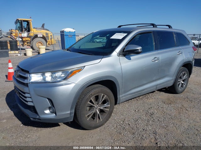 Toyota Highlander Le Plus 2018 5TDZZRFH3JS285404 Image 2