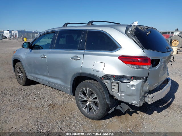 Toyota Highlander Le Plus 2018 5TDZZRFH3JS285404 Image 3