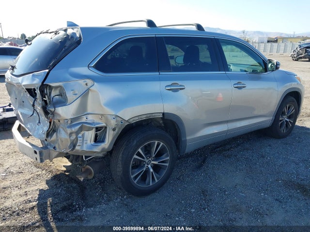 Toyota Highlander Le Plus 2018 5TDZZRFH3JS285404 Image 4