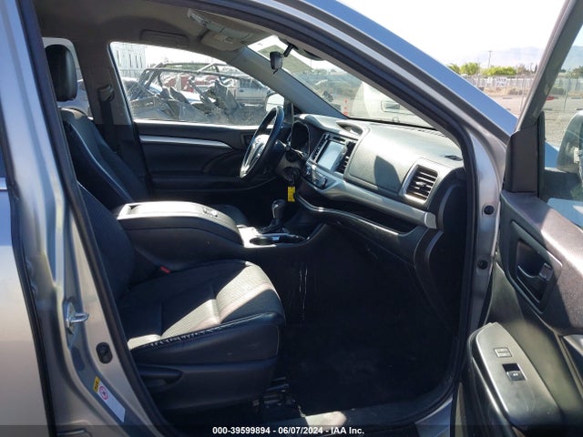 Toyota Highlander Le Plus 2018 5TDZZRFH3JS285404 Image 5